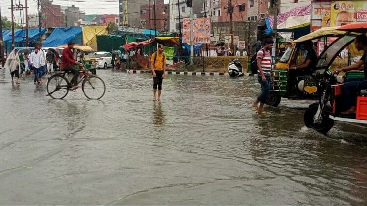 Delhi-ncr Rain:दिल्ली-एनसीआर में सुबह-सुबह तेज हवा के साथ झमाझम बारिश, लोगों को गर्मी और उमस से मिली राहत